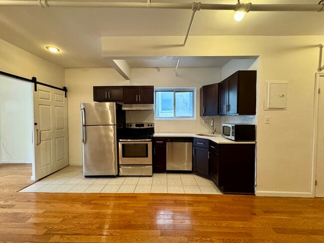 Building Photo - 303 E 53rd St Unit #4 Rental
