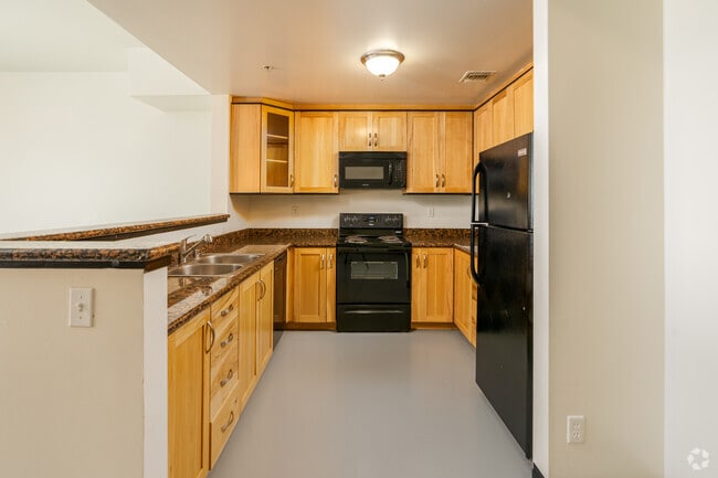 3BR, 1BA - 1,052SF - Kitchen - Arbor on Date