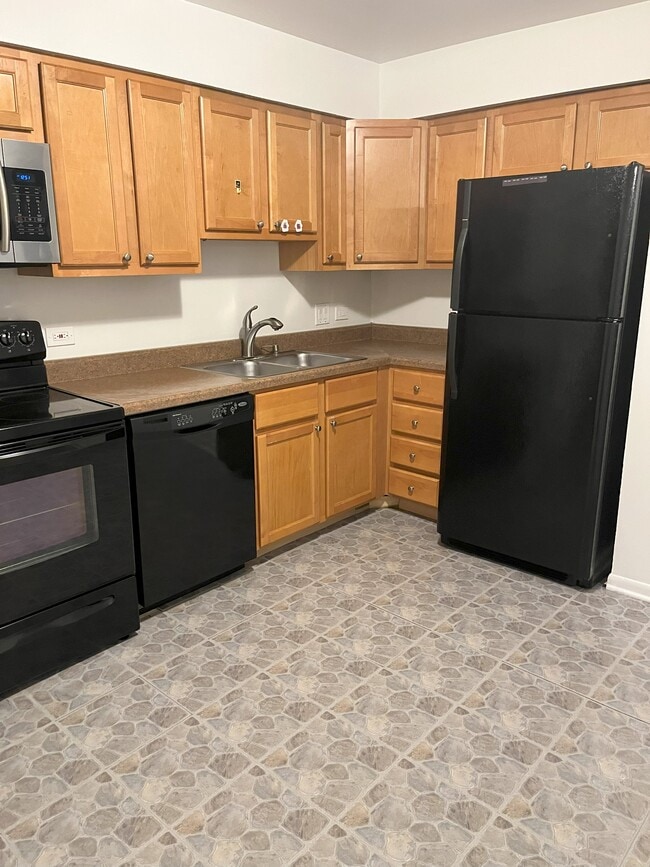 Kitchen - 2343 Ogden Ave Unit 1