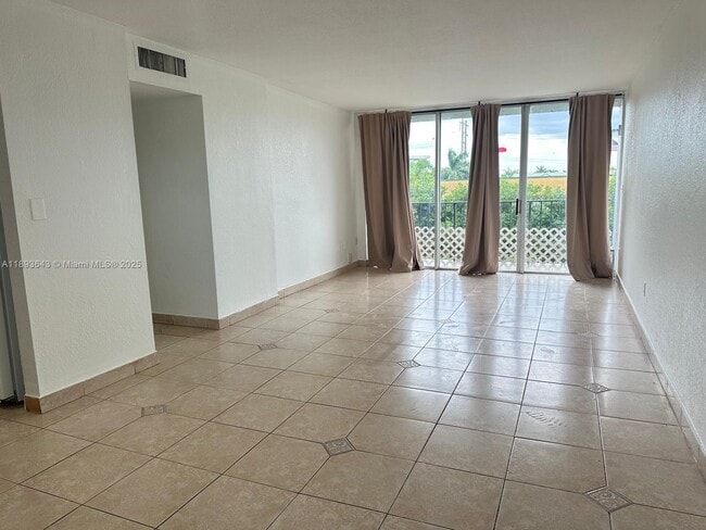 Photo - 8801 W Flagler St Unidad 303