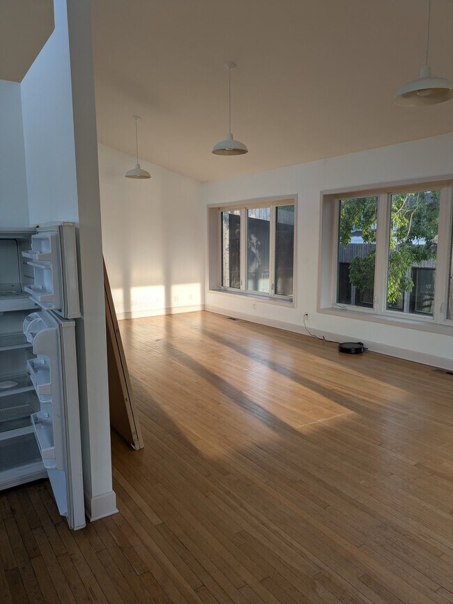 Photo - 3258 Gillham Rd Unit second floor apartment