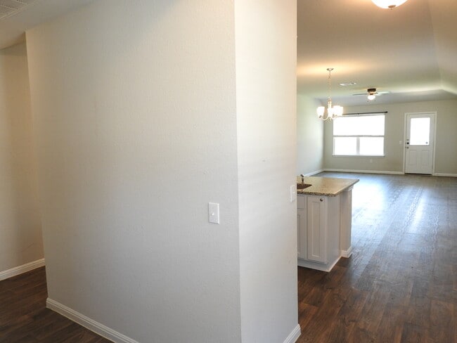 Photo - 621 Callahan Ln
