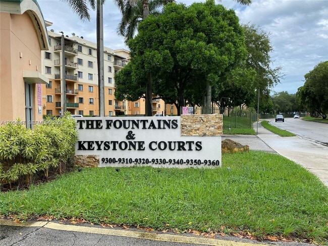 Building Photo - 9320 Fontainebleau Blvd Unit 215