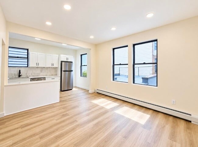156 Nelson Ave Unit 4