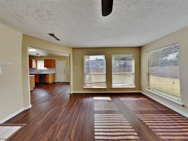 Photo - 2908 Cambridge Circus