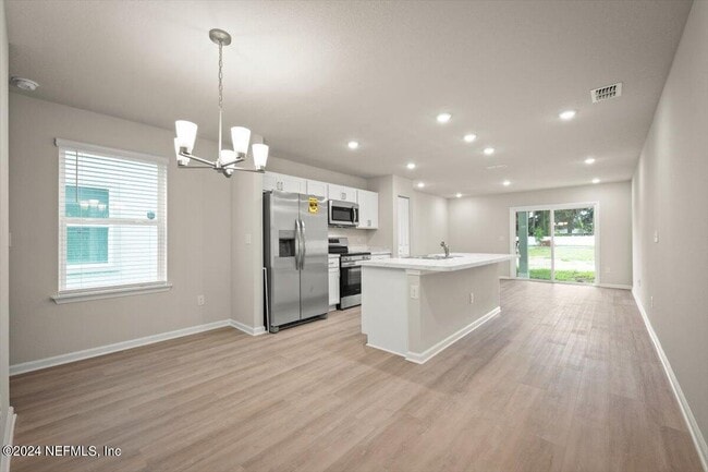 Photo - 844 Hartshill Pl