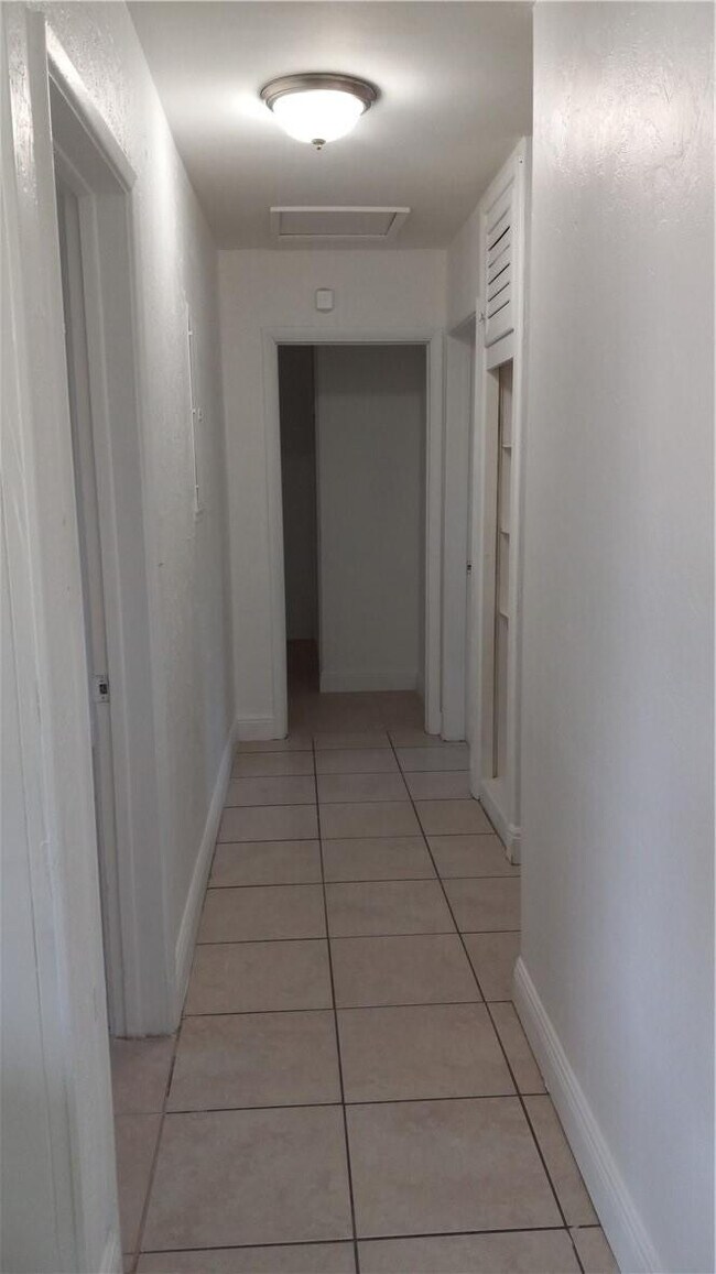 Photo - 330 NW 38th St