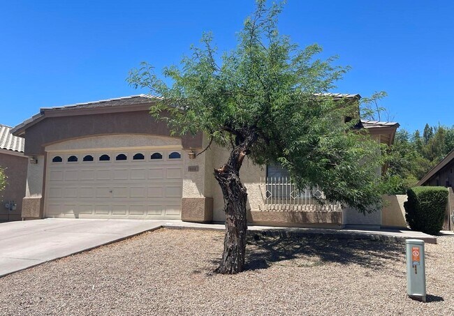 Building Photo - 844 S Roca Ct