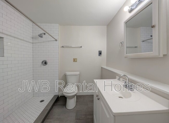 Photo - 2022 Dellwood Ave Unit 5