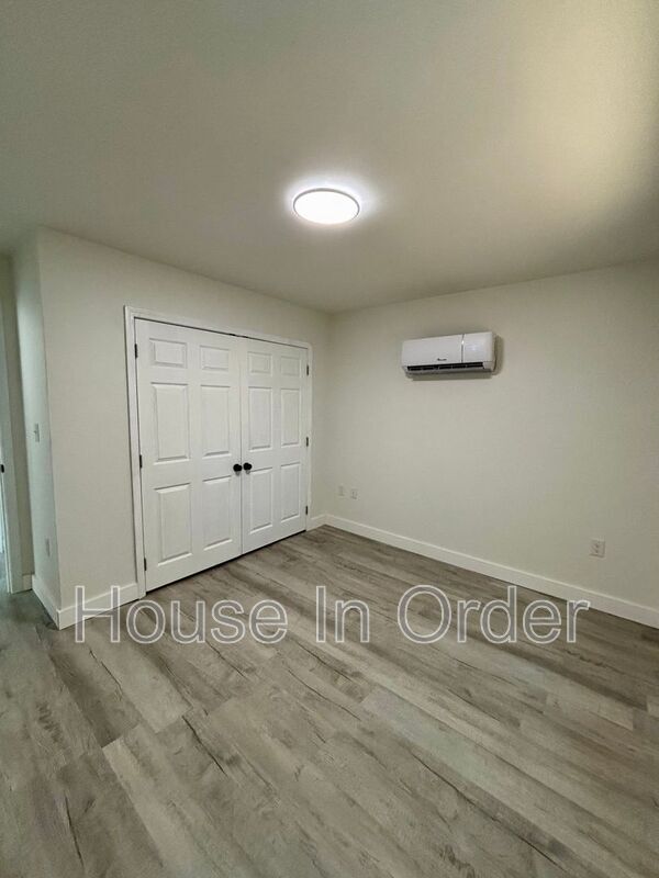 215 Cowan St