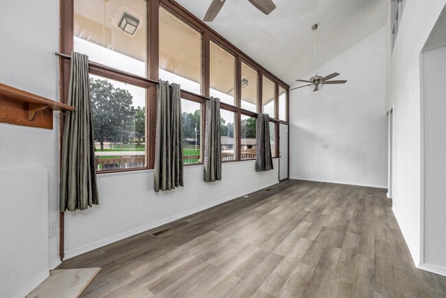 Photo - Earl’s Point Condominiums