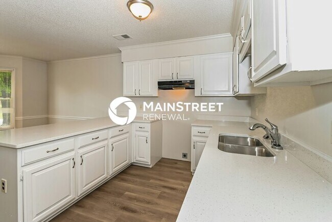 Photo - 4 Bedroom Pet-Friendly Home in Memphis, TN with Main Street Renewal