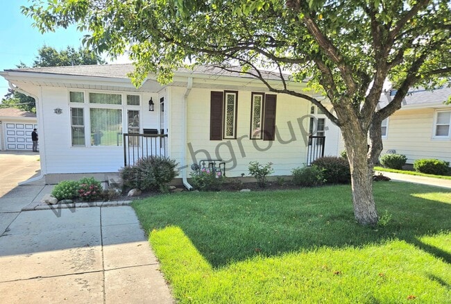 Building Photo - 7833 39th Ave Unit 7833