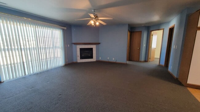 Photo - SW 2 Bedroom 1 bath Condo, Balcony, Fireplace and Garage