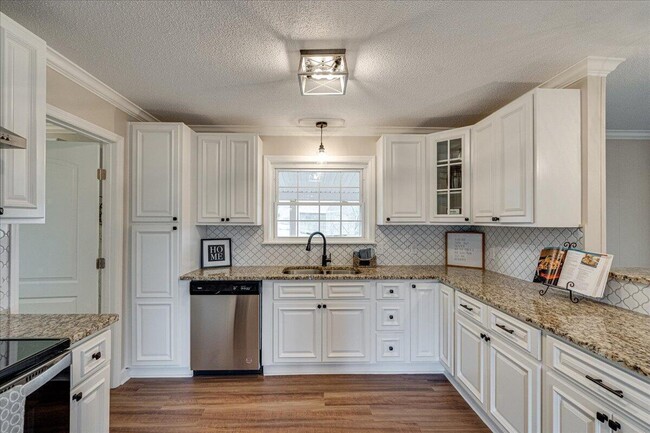 Photo - 8106 Holly Hills Dr House