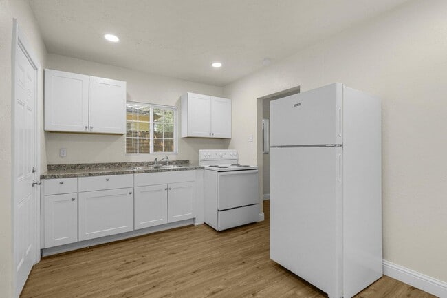 Building Photo - Favretto Ave Unit 2928 Favretto Ave