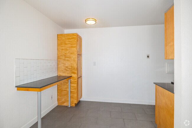 2BR, 1BA - 875SF - Dining Room