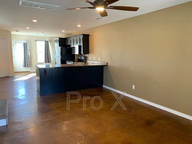 Photo - 612 Easton Dr Unit Apt B