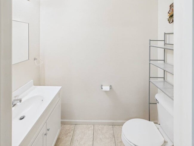 Photo - 402 Elliott Ln