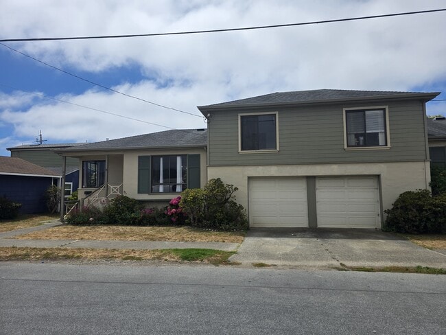 Building Photo - 616 Miramontes St