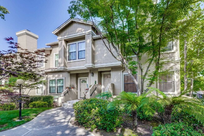 Building Photo - Large, Bright Sunnyvale Townhome near Border of Mountain View Unit A