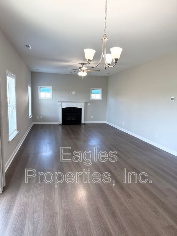 Photo - 117 Kenbridge Ln