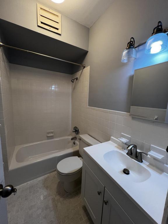 Photo - 576 Warburton Ave