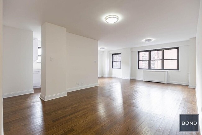 Building Photo - 145 E 16th St Rental