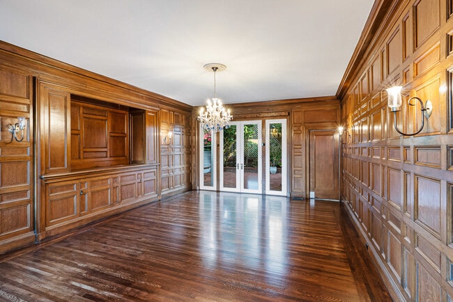 Photo - 2521 Broadway