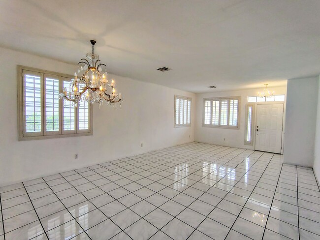 Photo - 267 Daisy Gold Ct