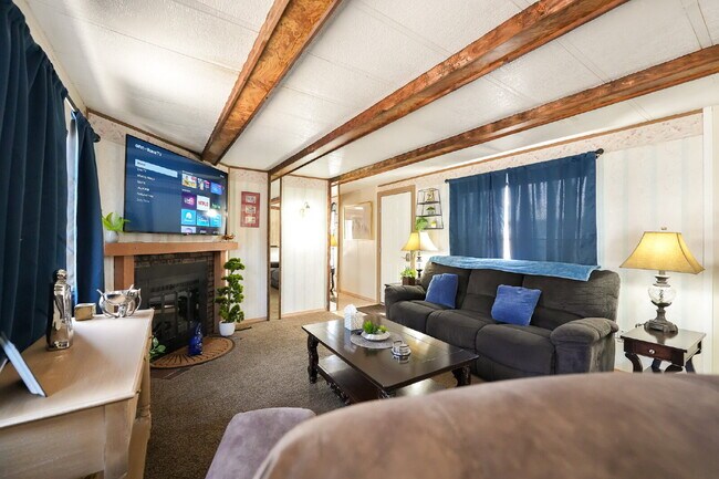 Photo - Stylish & Spacious 2-Bedroom Mobile Home Unidad 3