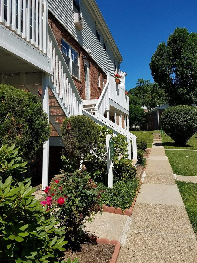 Greenbrier Gardens Apartments For Rent in Charleston, WV