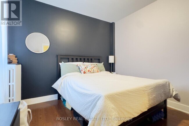 Photo - 451 Parliament St