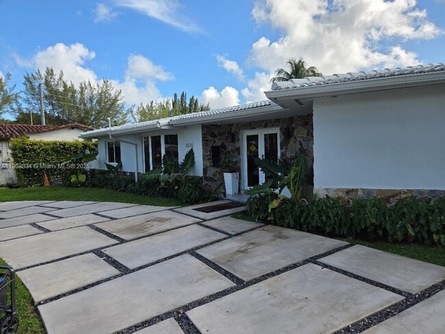 Photo - 8220 SW 48th St