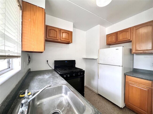 1303 NW 6th St Unit 4