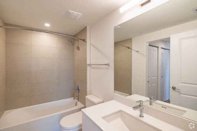 2BR, 2BA - 910SF - Secondary Bathroom
