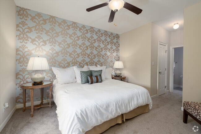 2BR, 2BA - 1,200SF - Bedroom