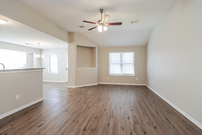 Photo - 906 Wisdom Dr