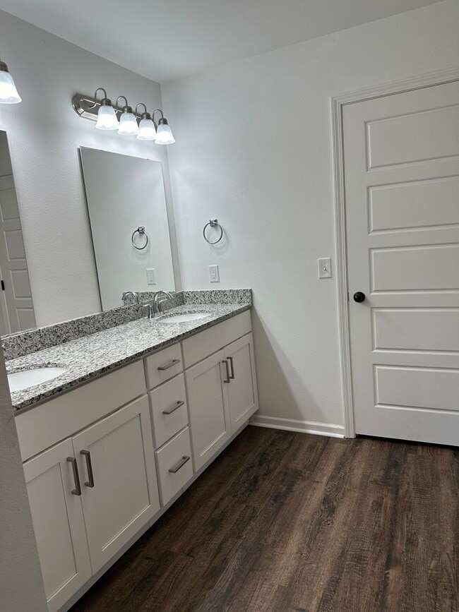 Photo - MOVE IN SPECIAL: FIRST MONTH FREE!! Newly ...