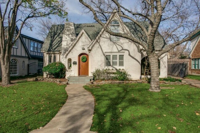 Building Photo - Gorgeous Home in the desirable "M Streets" Neighborhood