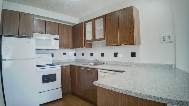 Photo - 11147 Whyte Ave NW Unité 1107