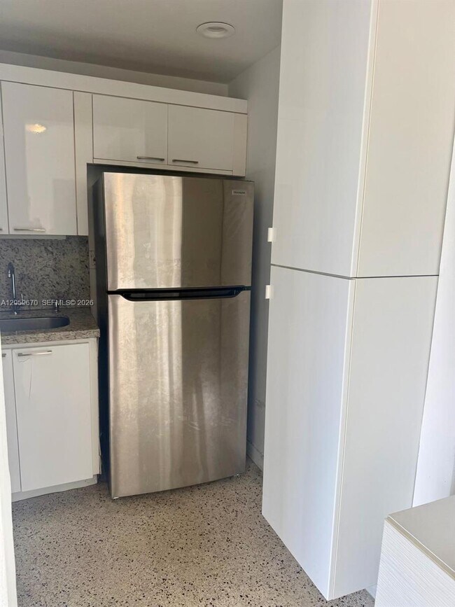 Photo - 1736 SW 19th St Unit 404