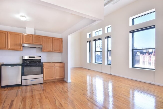 Photo - 12 N Broadway Apartment Unit 4a