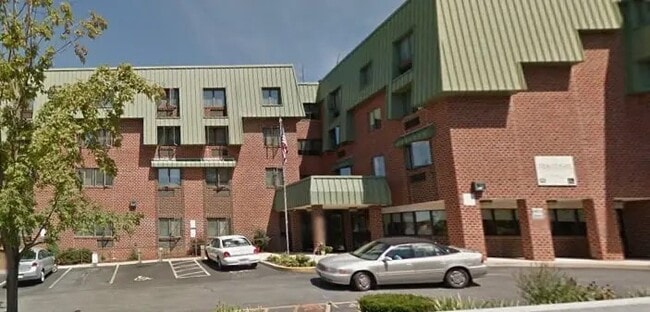 Photo - 120 E Franklin St