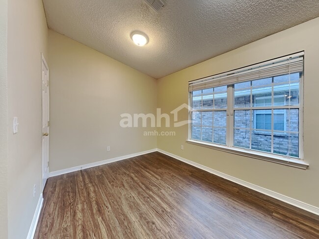 Photo - 6265 Ironside Dr N