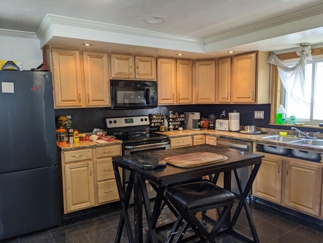 Building Photo - 145 Pearl St Unit 2