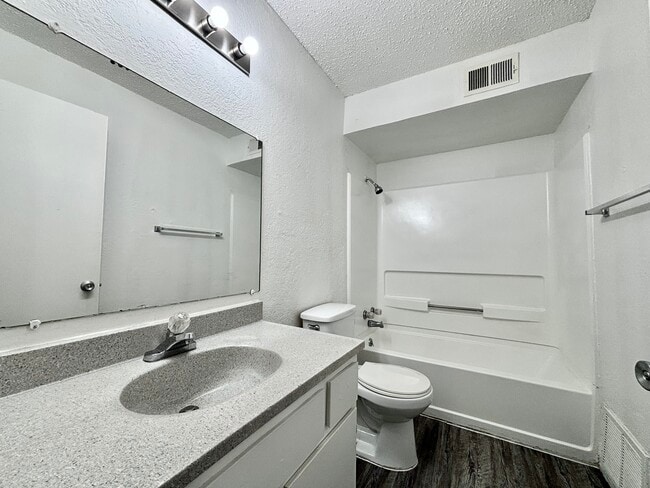 Photo - Candlewood Apartments