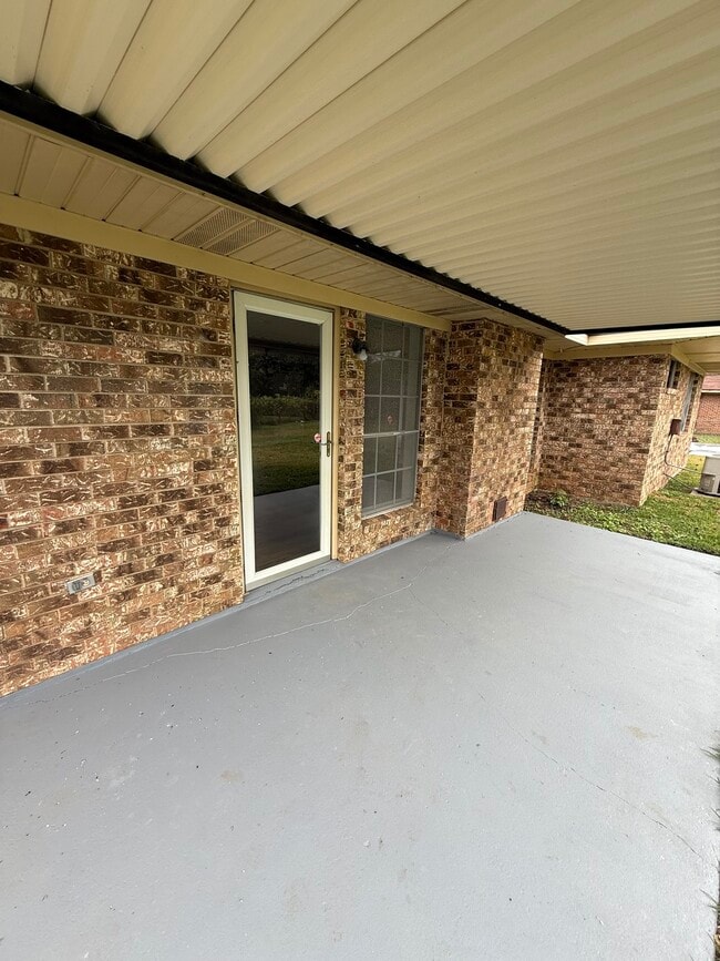 Photo - 914 Maureen St