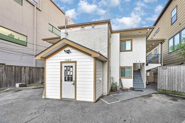 Photo - 1607 Welch St