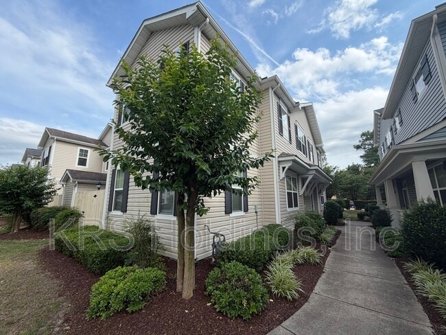 Building Photo - 1517 Rollesby Way Unit 24